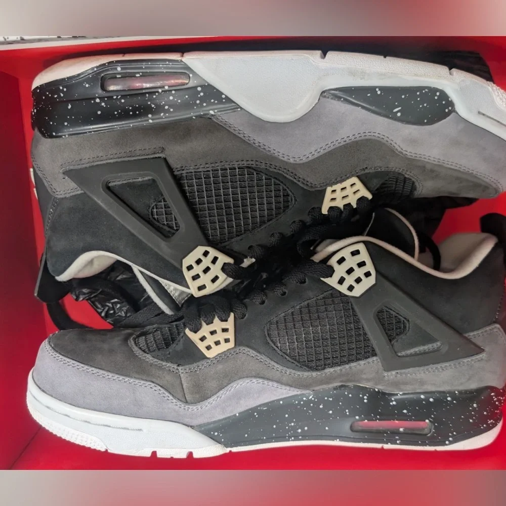 Air Jordan 4 Retro Size 10.5 Cool Grey